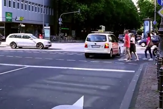 Người Đức sẽ làm gì khi đèn đỏ bị hư?