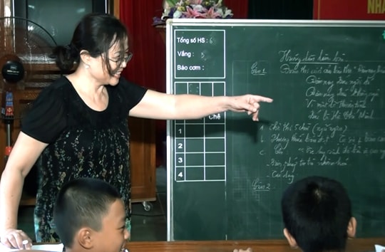 Lớp học miễn phí cho học sinh nghèo của những thầy cô giáo về hưu