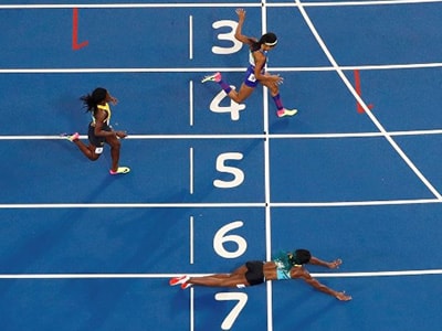 VĐV điền kinh giành HCV Olympic vì… ngã ngay vạch đích
