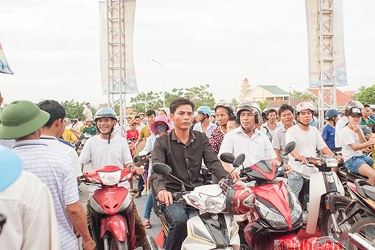 Lễ thông xe cầu Yên Xuân 'hút' hàng nghìn người dân