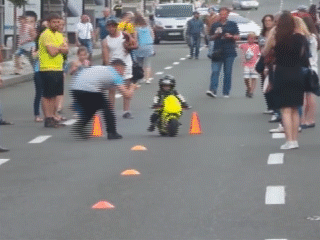 Cậu bé 3 tuổi điều khiển xe như biker chuyên nghiệp