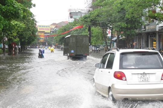 Clip trận lụt ''lịch sử'' tại thành Vinh