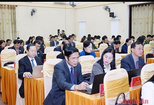 Sôi nổi phiên thảo luận tại hội trường