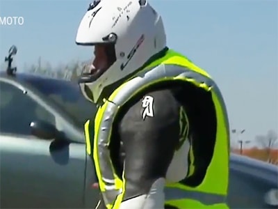 Áo khoác tự phồng cứu mạng lái xe máy gặp nạn trên đường