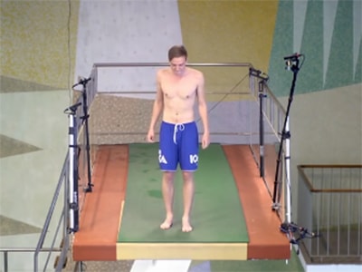 Bạn sẽ thấy chính mình trong clip 'vật vã' trước khi nhảy cầu 10m