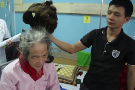 'Dị nhân' Quảng Bình 32 năm không cắt tóc