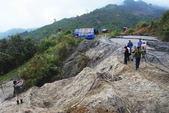 Nghệ An phát hiện thêm nhiều bãi chứa thải quặng trên núi