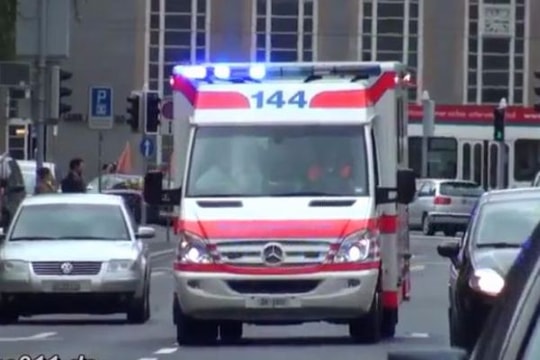 Cách người Đức nhường đường xe cứu thương