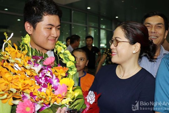 Vui mừng chào đón học sinh đạt giải từ cuộc thi Olympic Vật lý Châu Á