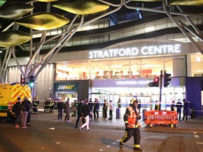 Tấn công bằng acid tại trung tâm mua sắm ở London