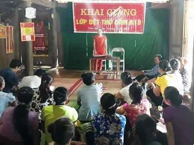 Quế Phong: 35 học viên được truyền nghề dệt thổ cẩm