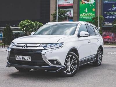 Thị trường ô tô gặp 'bão' giảm giá về cuối năm