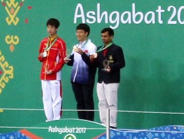 Vượt kỳ thủ Trung Quốc, Quang Liêm đoạt HC vàng ở AIMAG 2017