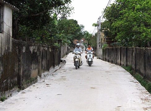 Nam Đàn: Cung ứng gần 7.000 tấn xi măng làm đường nông thôn mới