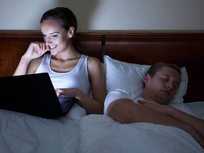 Chồng xin tòa cấm vợ dùng Facebook vì quá 'nghiện' thế giới ảo