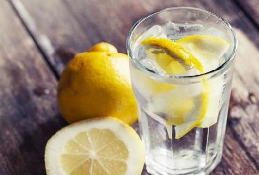 Sự thật bất ngờ về những lát chanh tưởng chừng vô hại