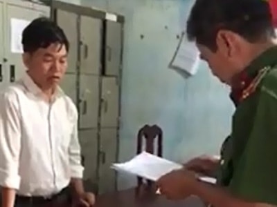 Lừa chạy việc làm, nguyên Phó Chủ tịch xã bị bắt