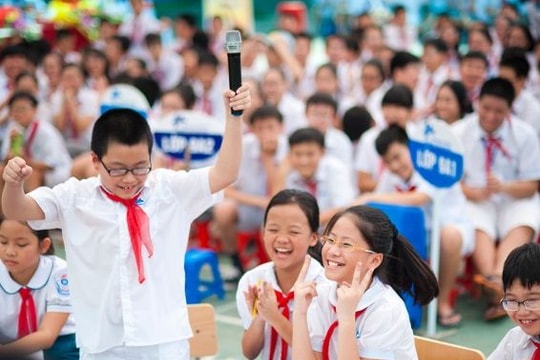 Tăng lương cho giáo viên có chấm dứt lạm thu đầu năm?