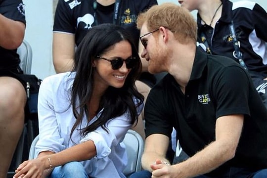 Hoàng tử Anh Harry và bạn gái xinh đẹp lần đầu công khai tình cảm