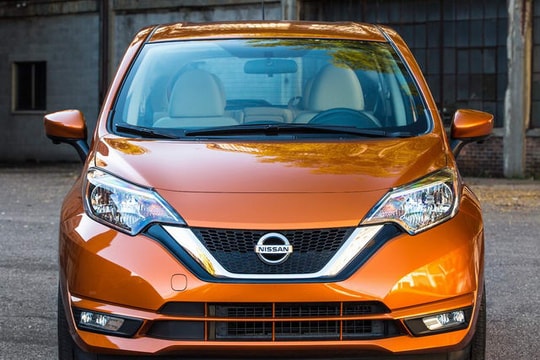 Nissan Sunny hatchback có giá từ 351 triệu đồng