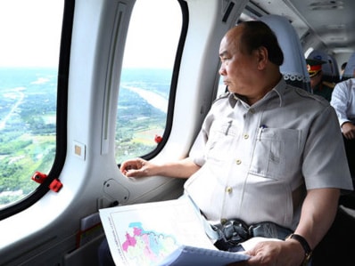 Thủ tướng thị sát tác động của biến đổi khí hậu đối với vùng ĐBSCL