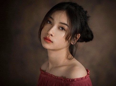 Về quê cho gà ăn, cô gái Nghệ An bỗng dưng 'nổi tiếng'