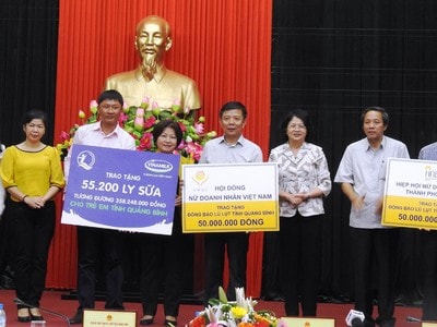 Vinamilk trao hơn 110.000 ly sữa hỗ trợ cho trẻ em vùng lũ