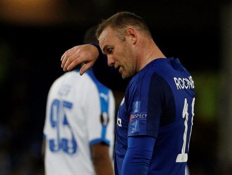 Rooney nổ súng, Everton vẫn bị đội 10 người cầm hòa