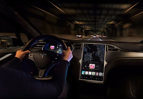 Các mẫu xe mới của Tesla sẽ sử dụng chip Intel