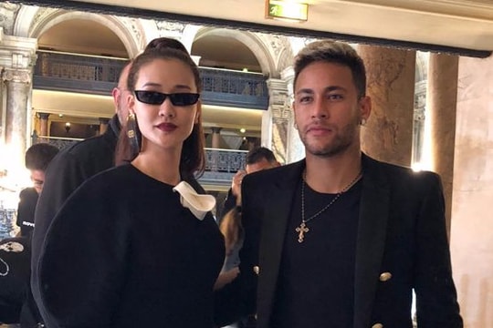 Maya sành điệu bên siêu sao bóng đá Neymar
