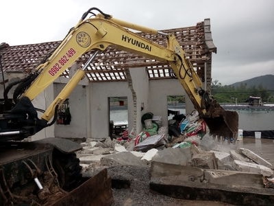 Diễn Châu ra quân giải tỏa hành lang đê biển