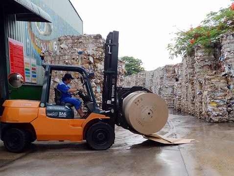 Trung Quốc khát giấy, gom sạch giấy cuộn từ Việt Nam