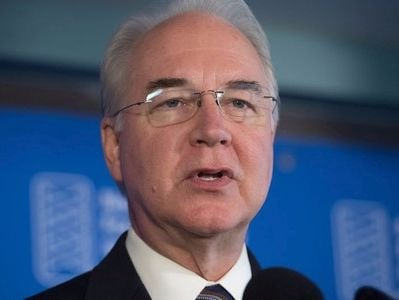 Bộ trưởng đầu tiên dưới thời Trump từ chức vì thuê máy bay riêng