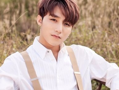 Sơn Tùng M-TP ra tự truyện về 5 năm ca hát