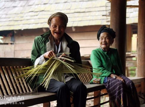 Niềm vui sau những giọt mồ hôi của người già vùng cao