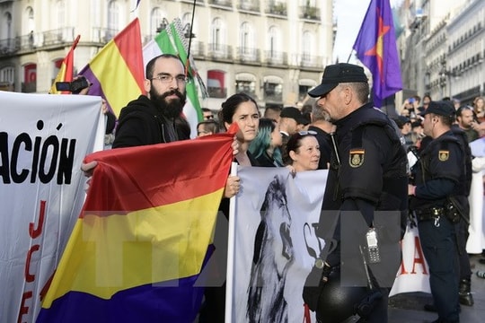 Thủ tướng Tây Ban Nha khẳng định người Catalonia đã bị lừa dối