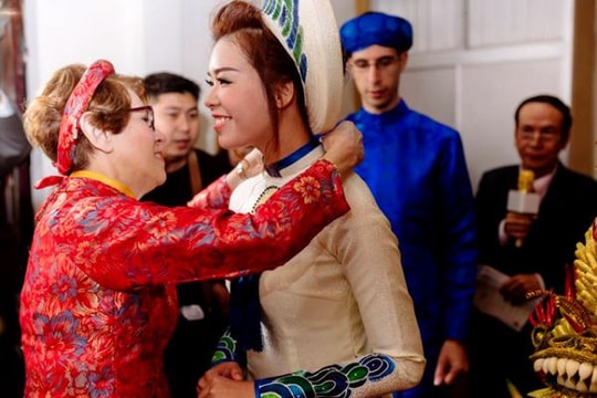 Mẹ chồng phải lau dọn nhà khi thua cược với con dâu