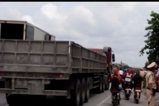 Người đàn ông bị xe tải tông chết tại chỗ