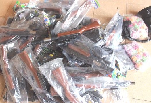 ​Bắt giữ gần 100 súng bắn đạn bi nhựa do nước ngoài sản xuất