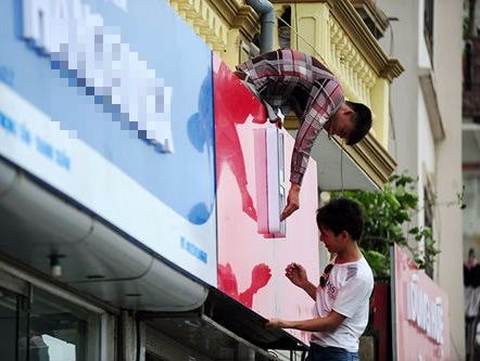 Không quảng cáo trong khu vực trụ sở của cơ quan hành chính Nhà nước