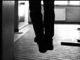 Nam thanh niên tử vong trong tư thế treo cổ