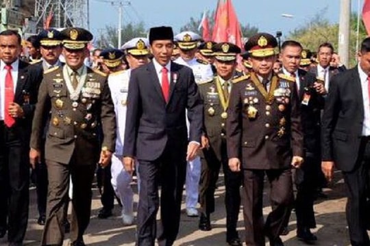 Tổng thống cũng phải cuốc bộ hàng cây số vì tắc đường