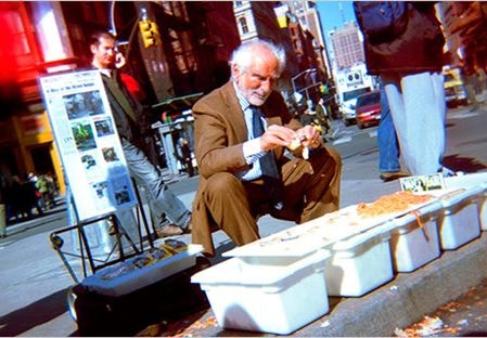 Thành triệu phú đô la nhờ bán hàng rong trên phố