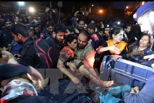 Đánh bom liều chết tại Pakistan khiến 43 người thương vong