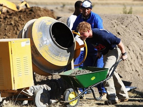 Hoàng tử Harry: Từ chàng trai nổi loạn thành người đàn ông đáng mơ ước