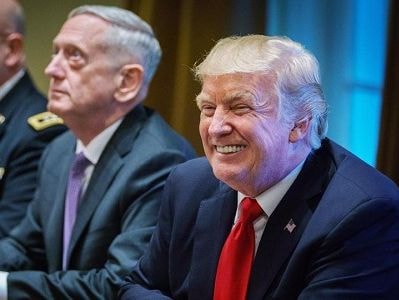 Trump cảnh báo về 'bão tố' khi gặp các tướng lĩnh quân đội Mỹ