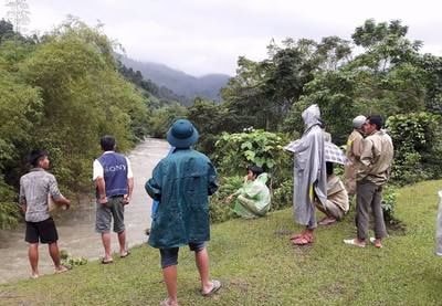 Nước suối dâng đột ngột một người dân ở Con Cuông bị cuốn trôi