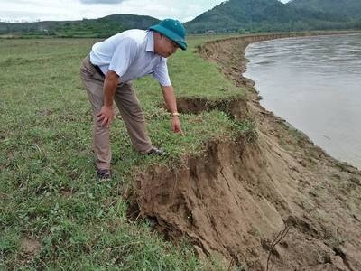 Báo động lở đất bãi sông ở Thanh Chương