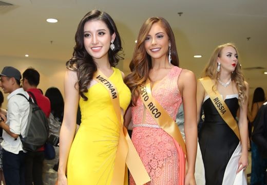 Huyền My đọ sắc dàn thí sinh Hoa hậu Hoà bình Quốc tế trong lễ ra mắt