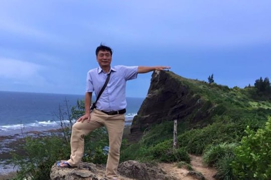 Thầy giáo Đại học Vinh khiến cư dân mạng phát sốt với điệu nhảy đáng yêu